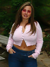 curvy voluptuous women